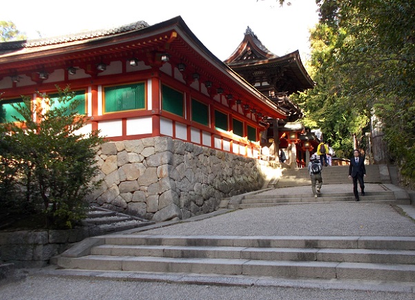 �R�̕ӂ̓��E�Ώ�_��