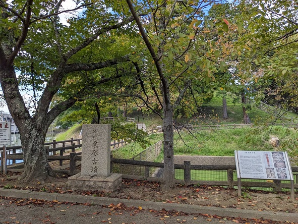 �R�̕ӂ̓��E���ˌÕ�