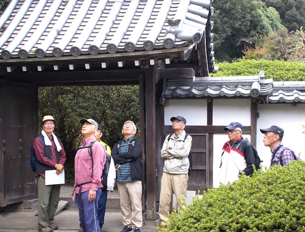 �R�̕ӂ̓��E���x���E���O��