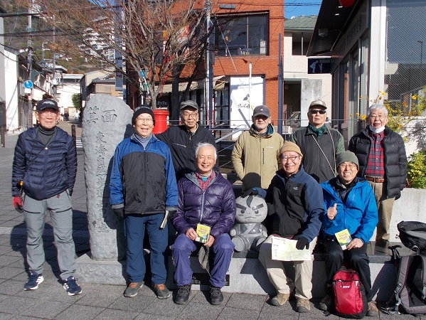 ���ʎR�[�n�C�L���O�E�䂸��x���`�ŋL�O�B�e