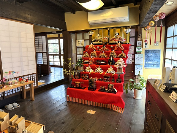 �ܞ��V���U��E�܂���فE�ЂȐl�`