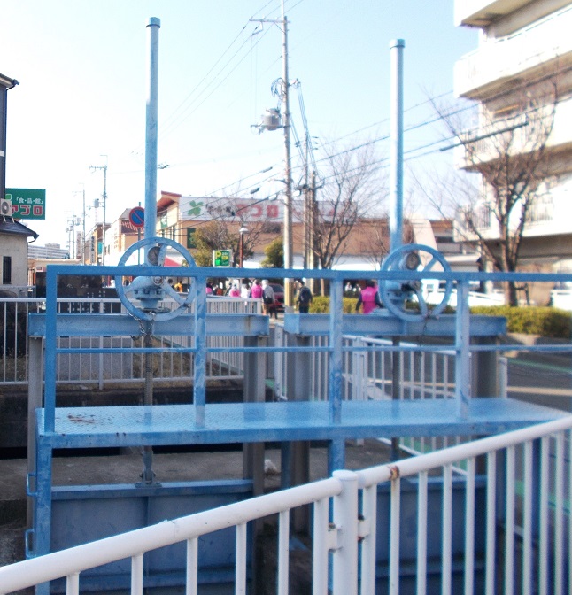 ���s����